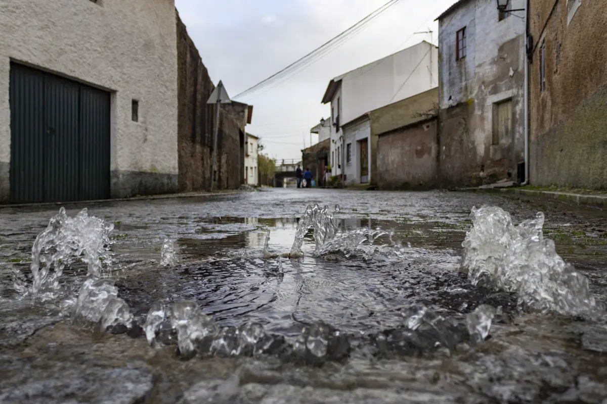 Água desperdiçada em 2022 enchia mais de 70 mil piscinas olímpicas