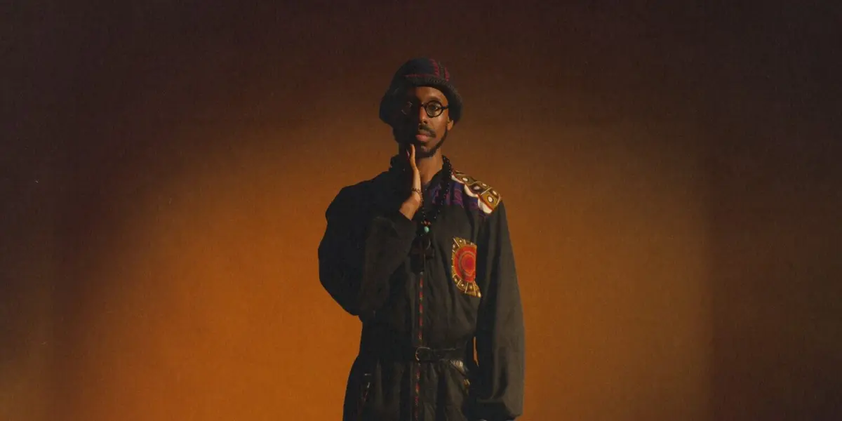 Shabaka Hutchings, de 40 anos, troca momentaneamente o saxofone e o clarinete pelas flautas.