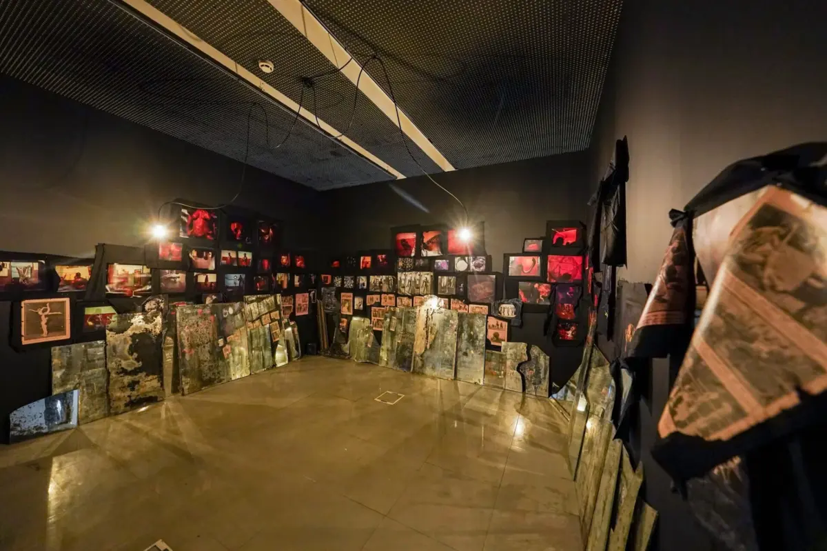 “Self-portraid of nowhere”: desconstruir memória para inscrever a sua obra na intemporalidade