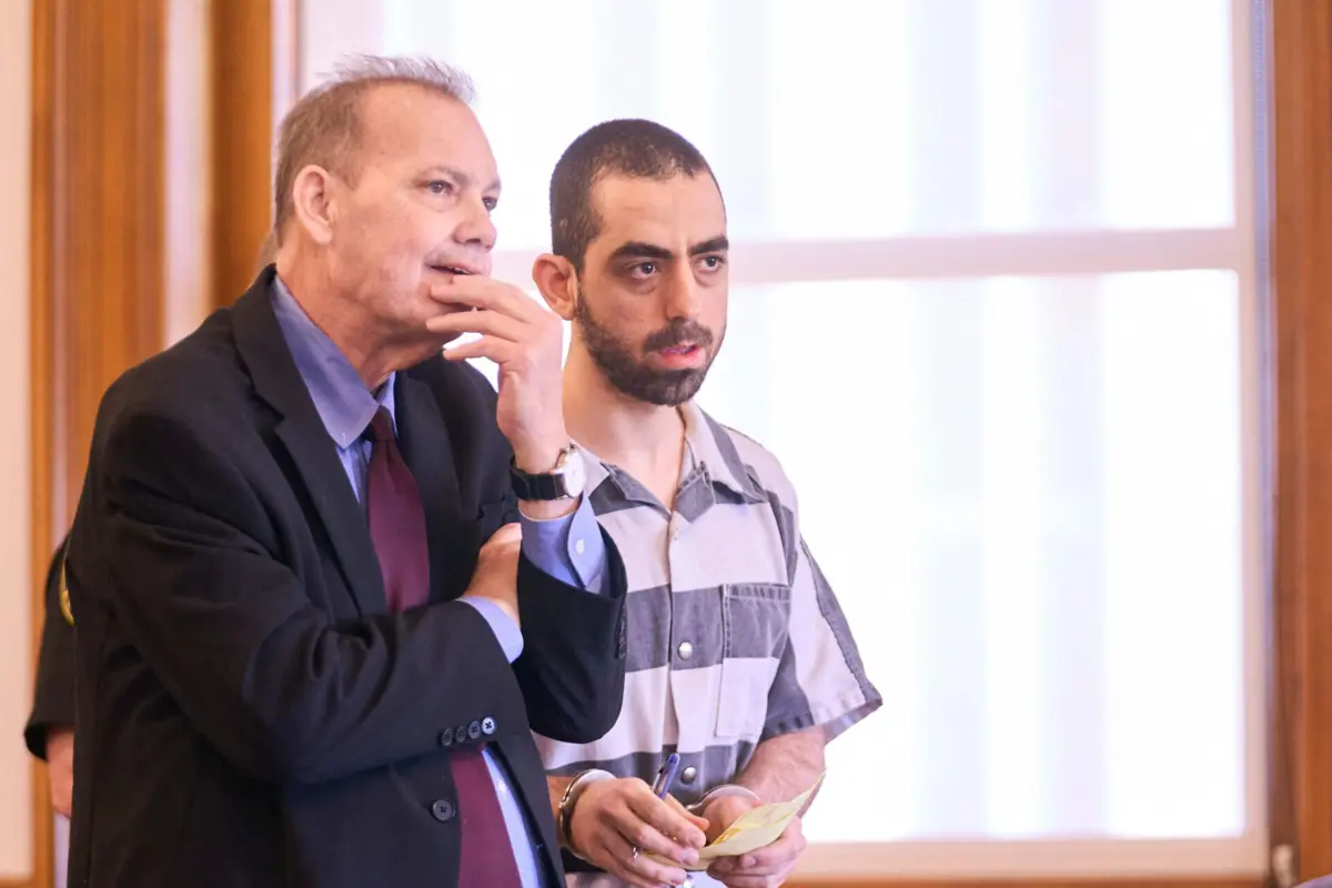 Hadi Matar, de 27 anos, foi condenado a 25 anos de prisão, no passado dia 16, pela tentativa de homicídio do escritor, em 12 de agosto de 2022, no início de uma palestra sobre a proteção da liberdade dos escritores