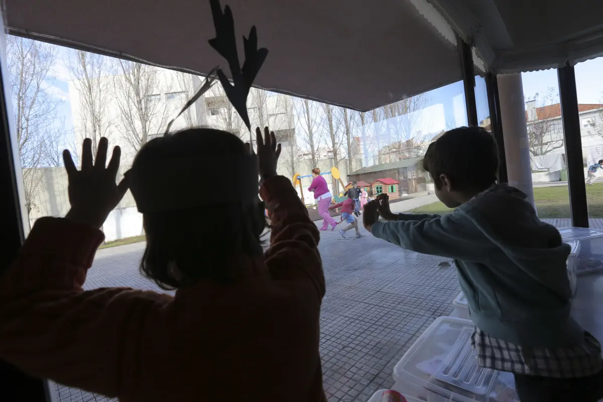 Uma das diligências é confirmar a idade dos estrangeiros que chegam ao país