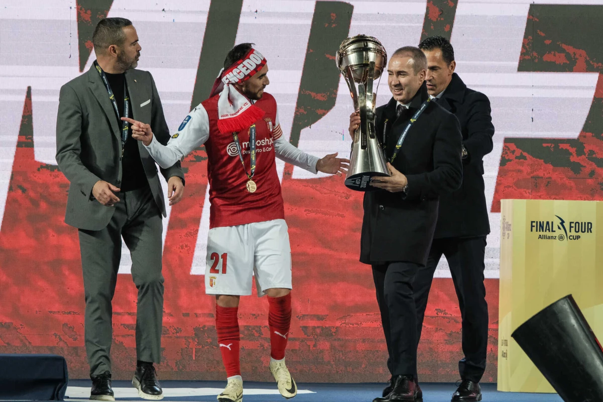 António Salvador nos festejos da conquista, na Taça da Liga