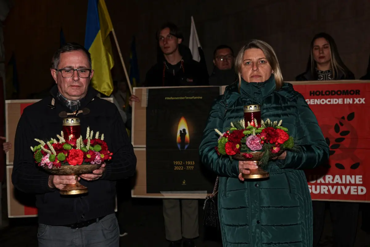 Pavlo Sadokha (à esquerda) na marcha em Lisboa que assinalou o Holodomor, o genocídio russo sobre os ucranianos