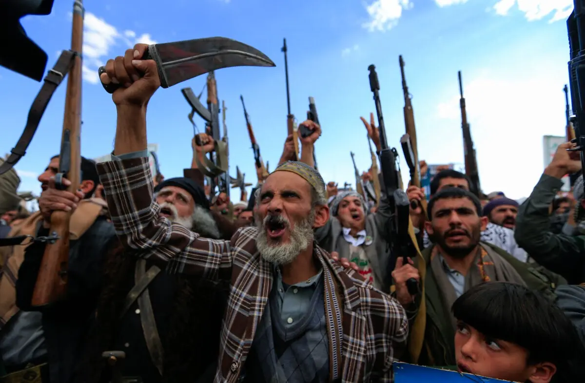 A multidão reuniu-se na Praça Sabine, em Sana