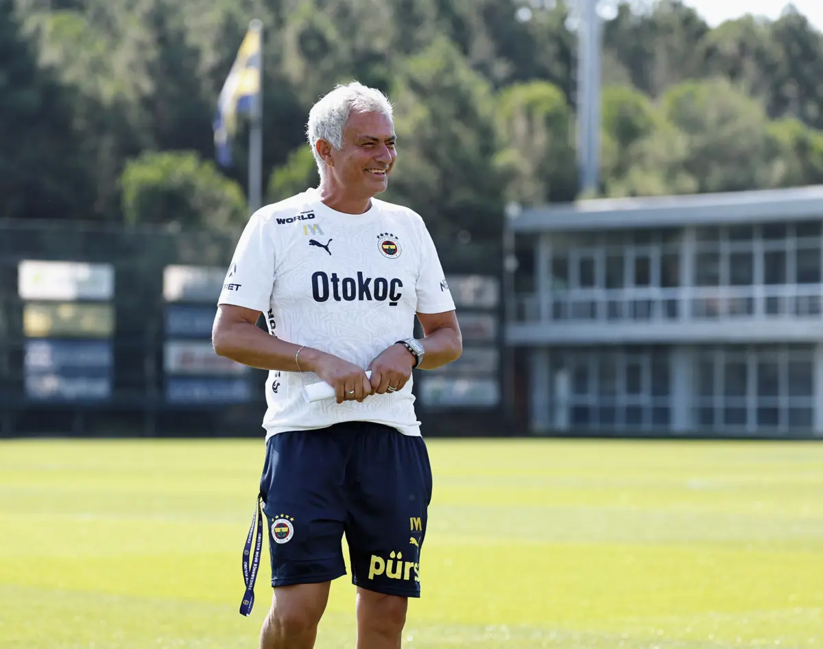 “Mou” deixou reparos ao treinador do Galatasaray e à estrela Osimhen. Ambiente para o jogo já está quente