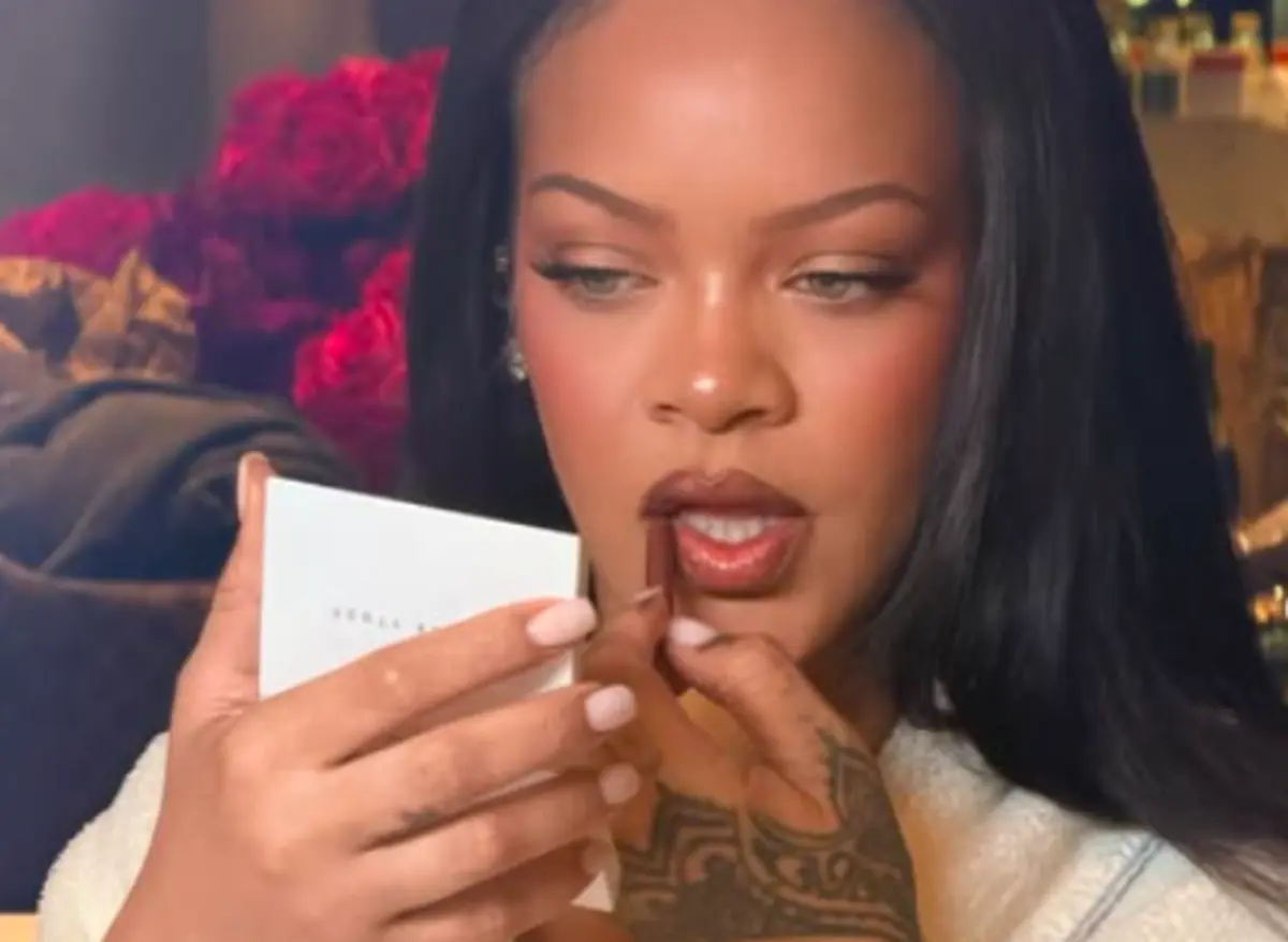 Cantora, compositora e empresária Rihanna