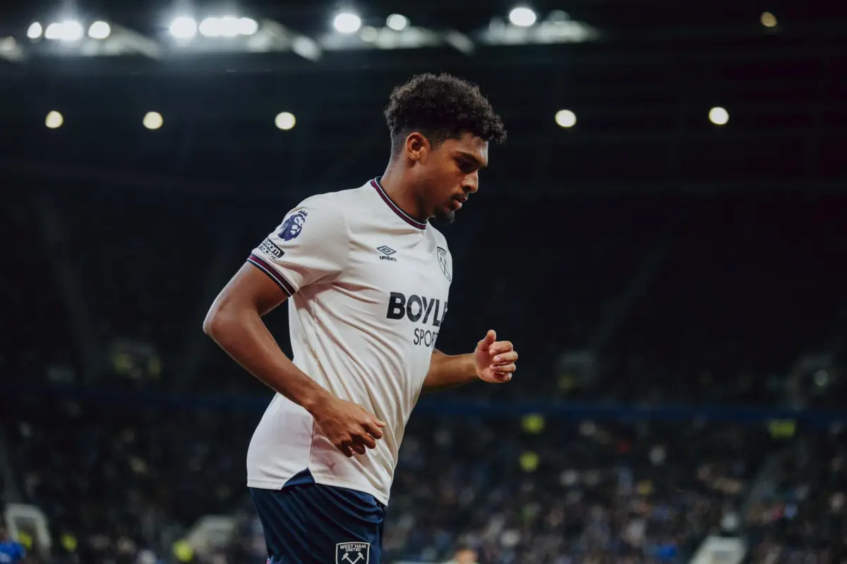 Luís Guilherme chega proveniente do West Ham