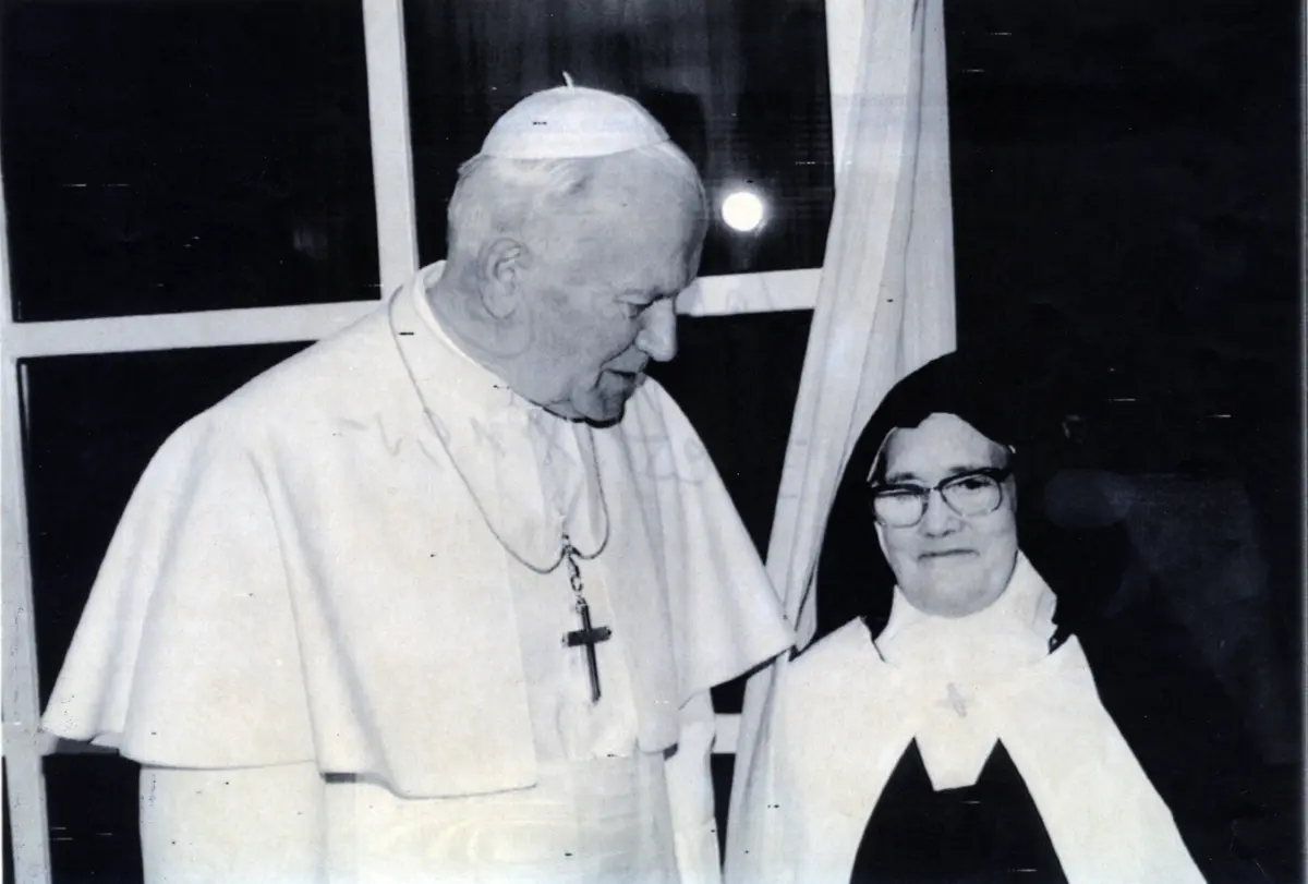 Irmã Lúcia durante a visita do Papa João Paulo II a Fátima em 1991