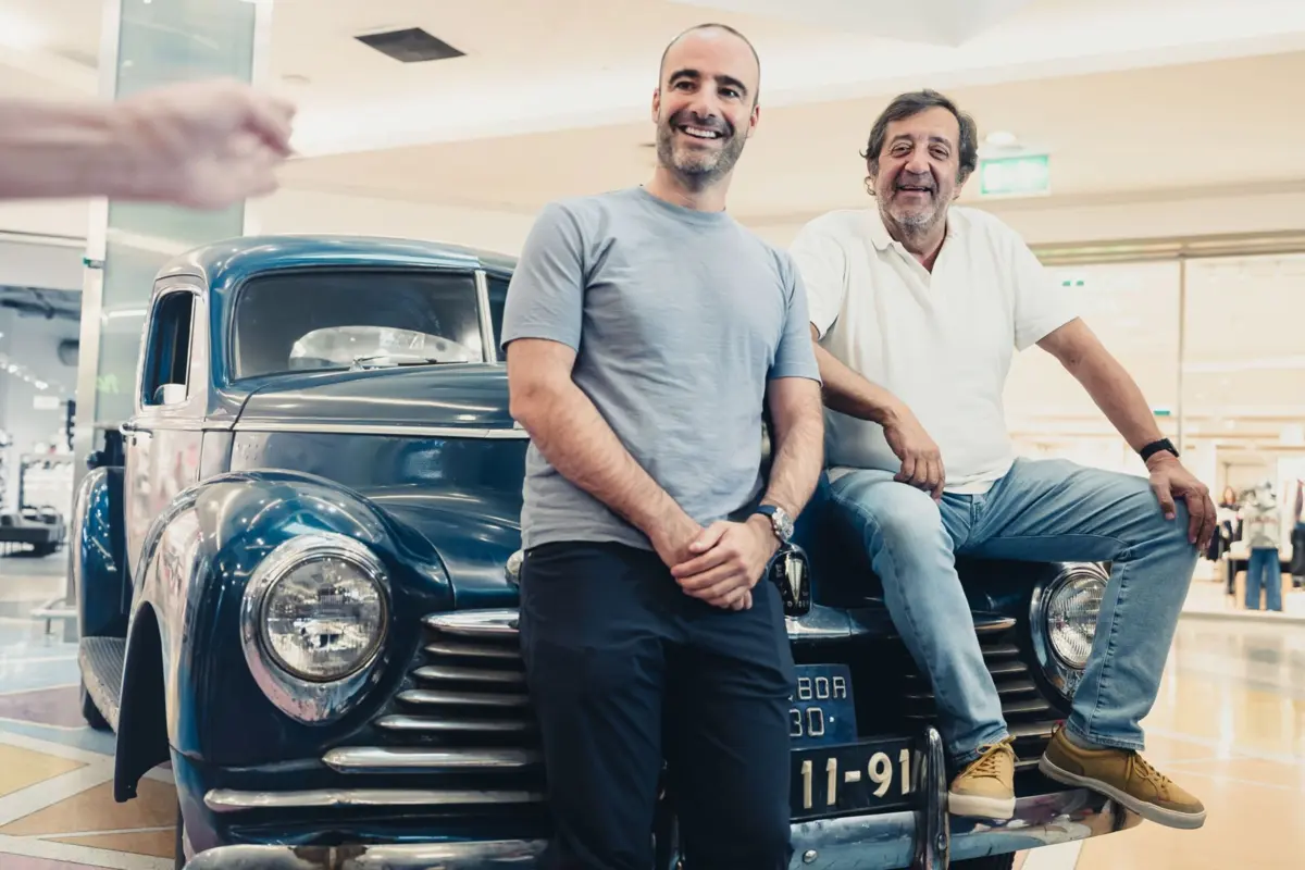 Rui Veloso e Bruno recriaram capa do disco "Ar de rock" (1980)