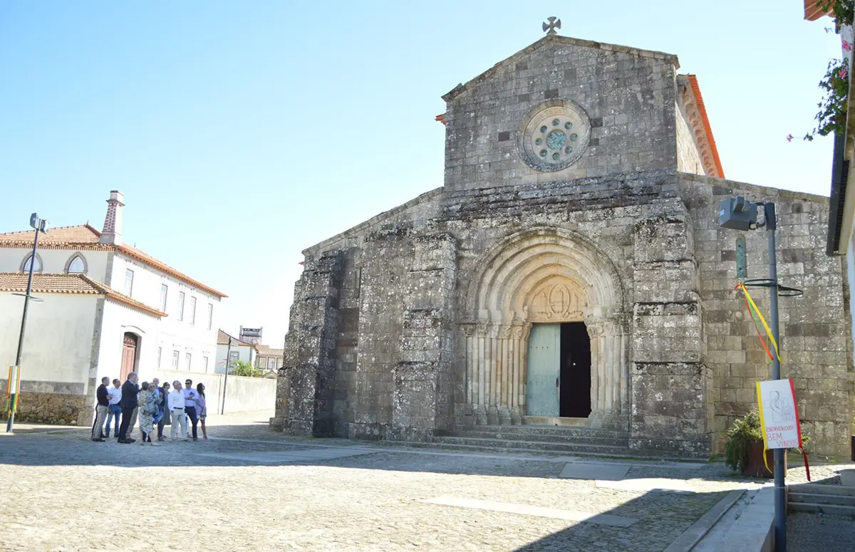 Diretor-geral do Património esteve em Rates a verificar o estado da igreja