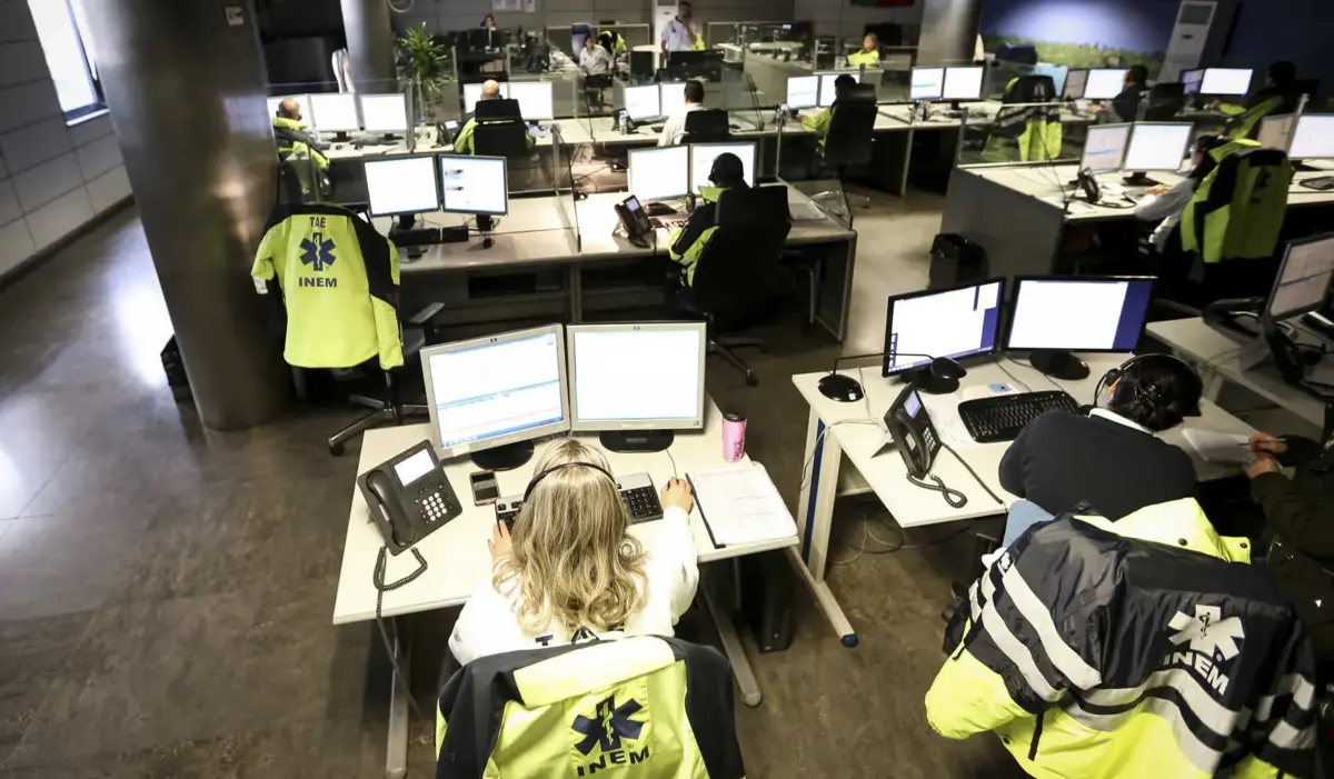 Avaria informática na central 112 Lisboa provoca atrasos nos envios de ambulâncias