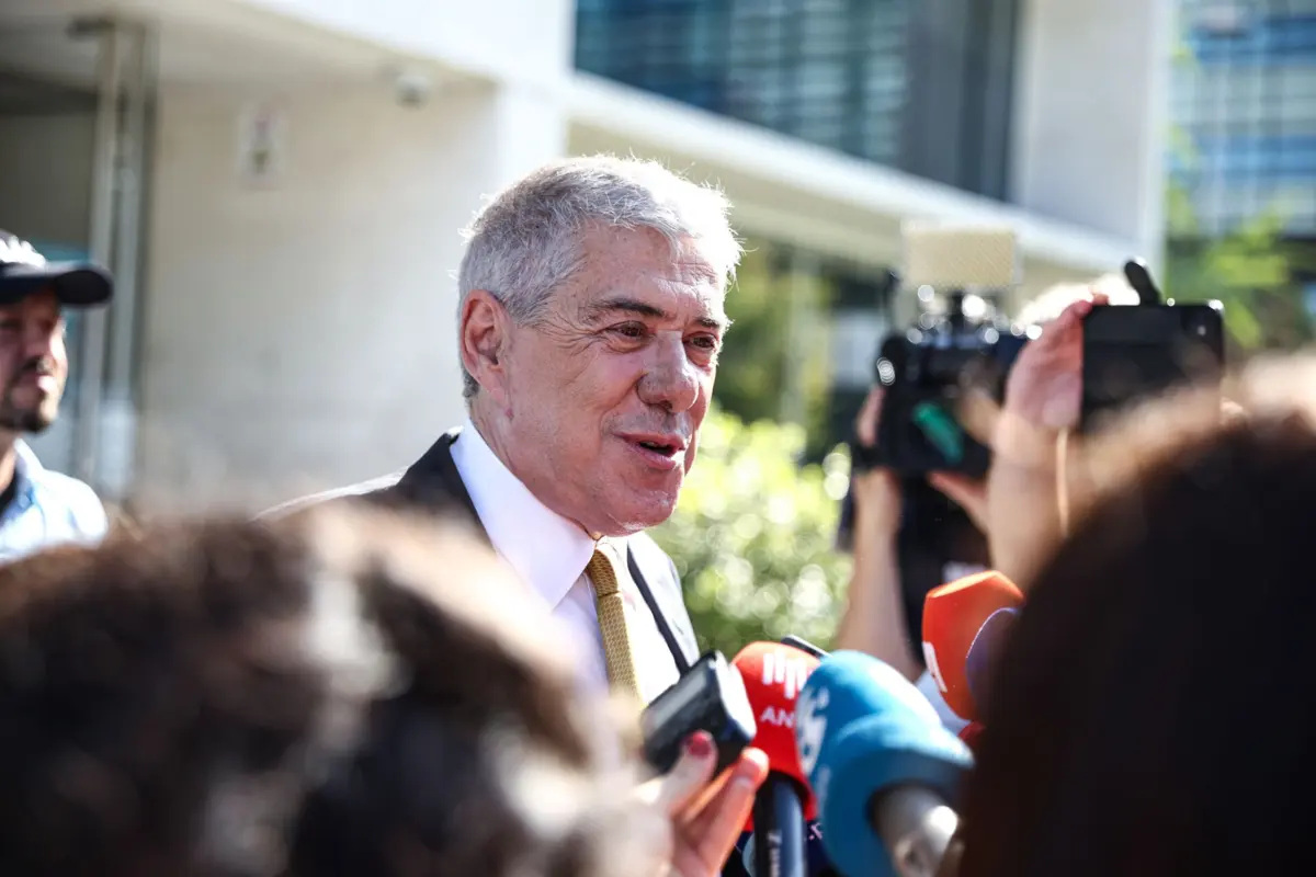 Sócrates garante inocência