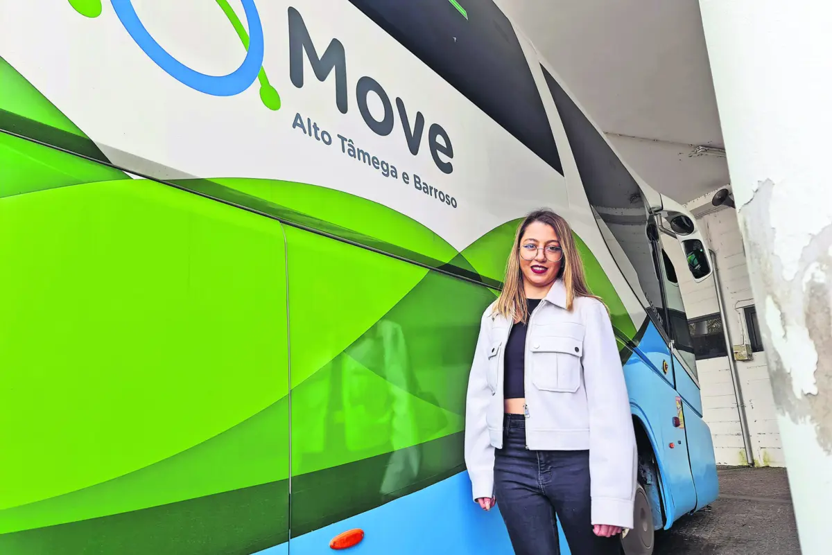 Bárbara Machado elogia o conforto dos autocarros do serviço Move Alto Tâmega e Barroso, da Flaviamobil