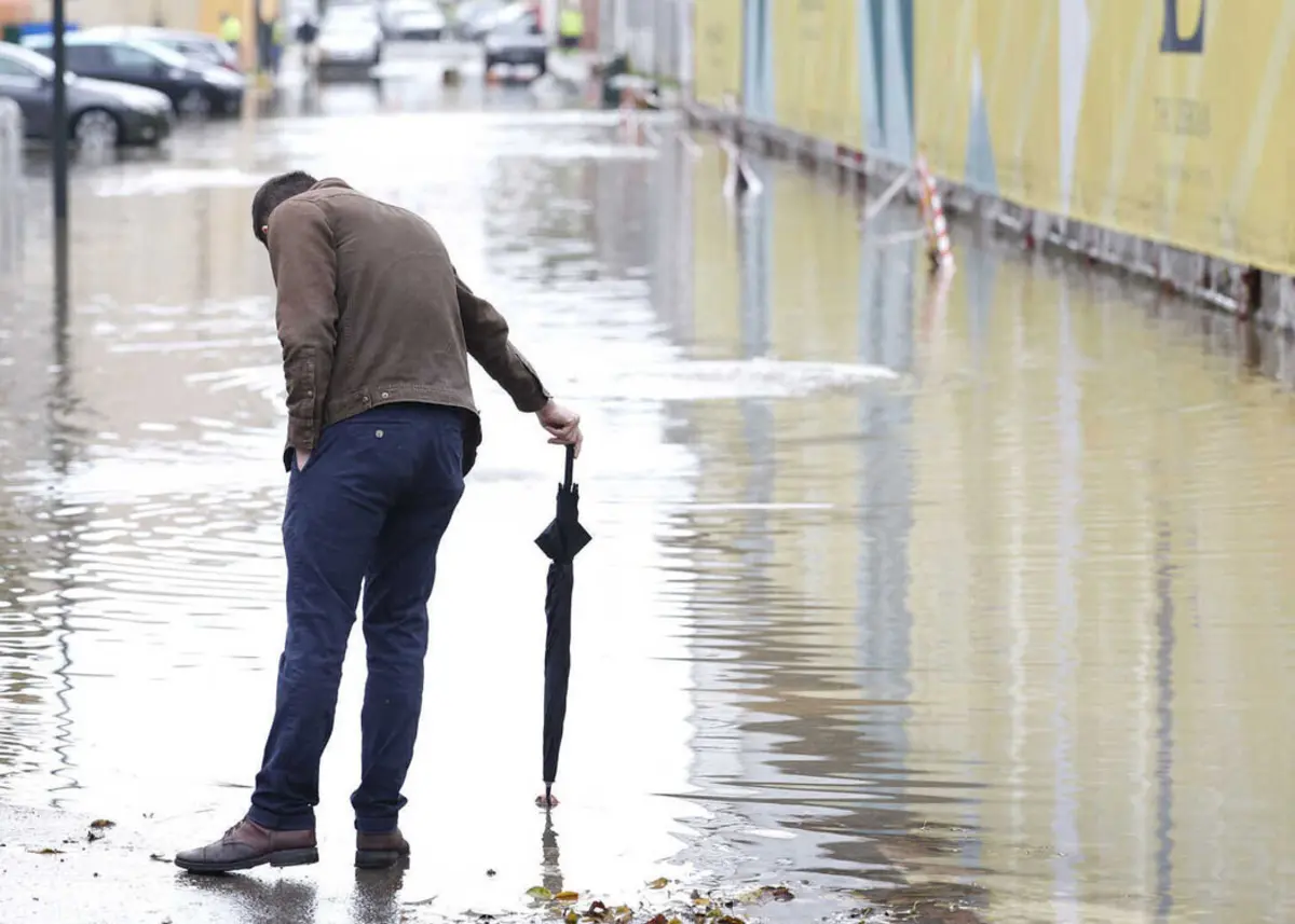 A ANEPC recomenda também cautela com o piso rodoviário escorregadio devido à possível formação de lençóis de água