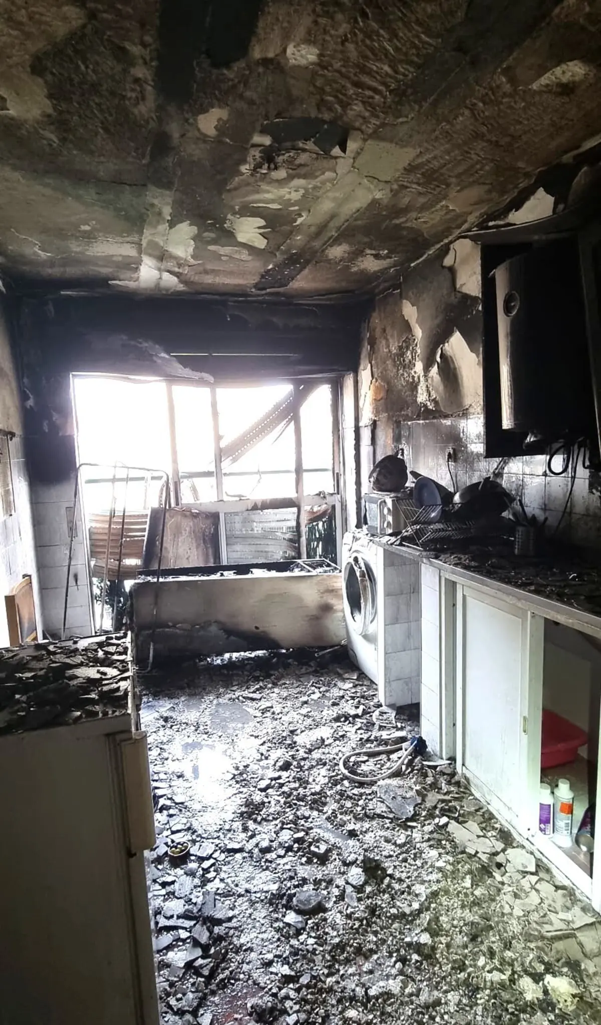 As chamas começaram na cozinha do apartamento do Bairro da Torre, em Cascais