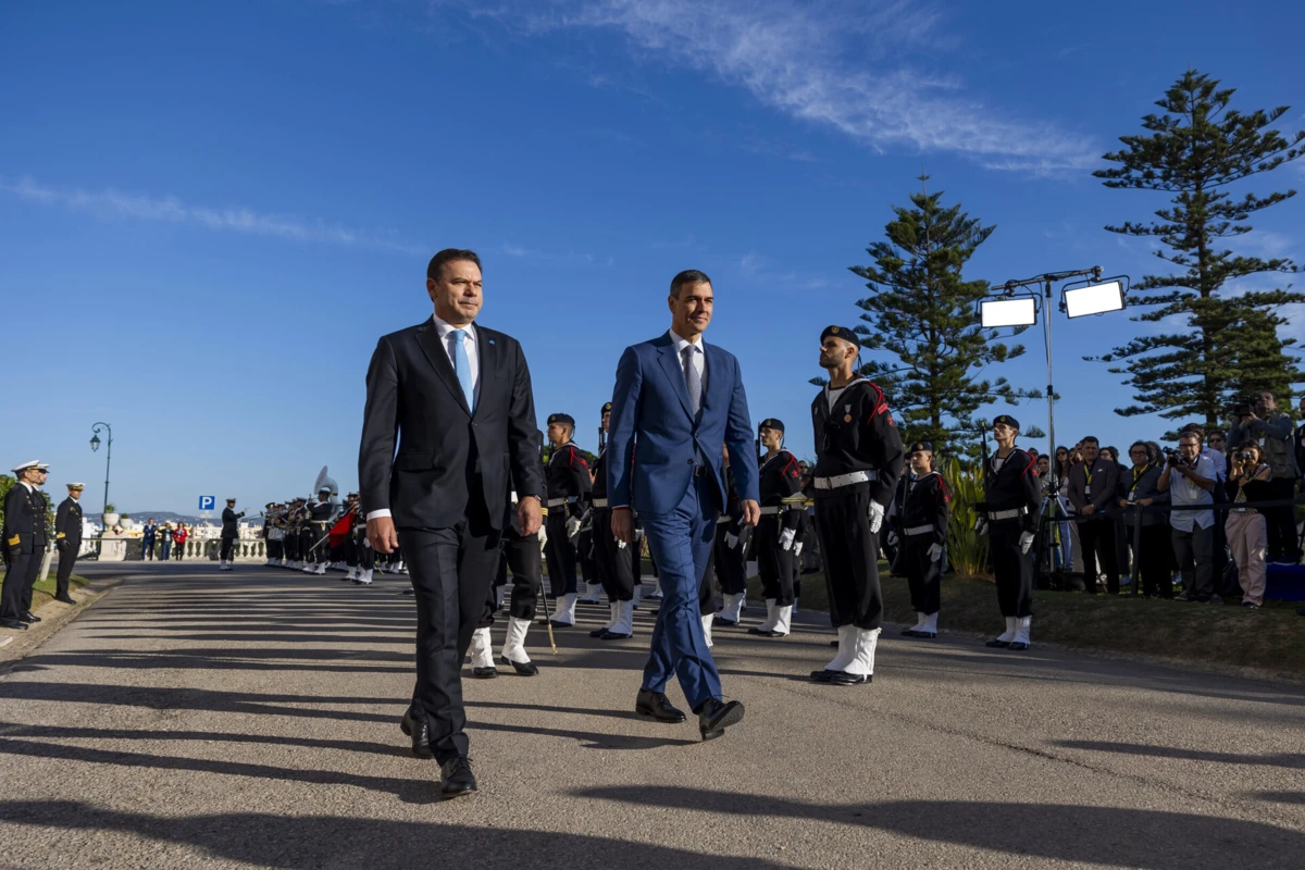 O primeiro-ministro português Luís Montenegro com o seu homólogo espanhol Pedro Sánchez