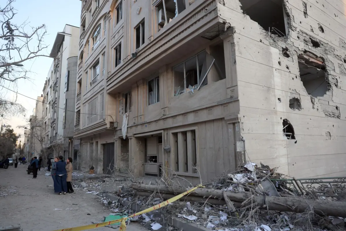 Dos 13 portugueses que ainda estavam no Irão, dois saíram e 11 querem ficar