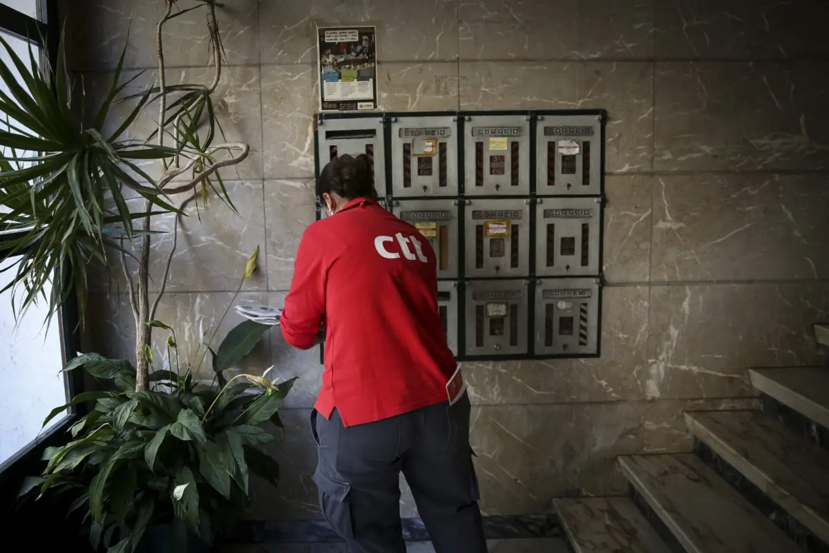 Carteiros foram reintegrados na empresa e reclamam pagamento