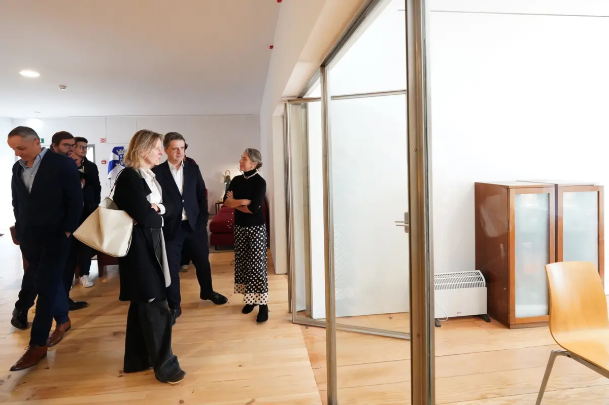 Para Ricardo Rio, esta "é uma obra importante" que "garante melhores condições para os cerca de 100 jovens que aqui desenvolvem diariamente o seu talento artístico"