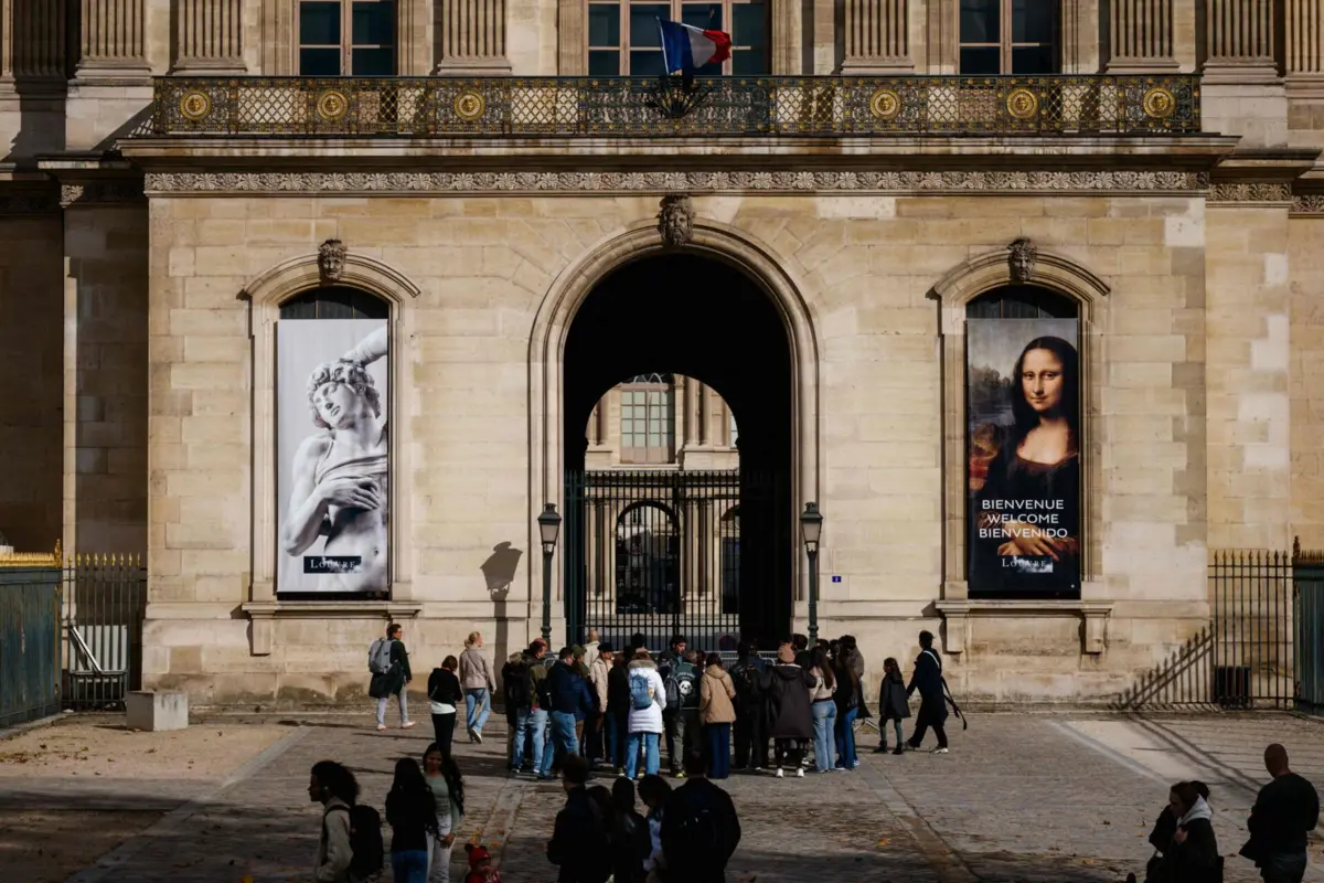 Museu do Louvre esteve fechado entre domingo e terça-feira