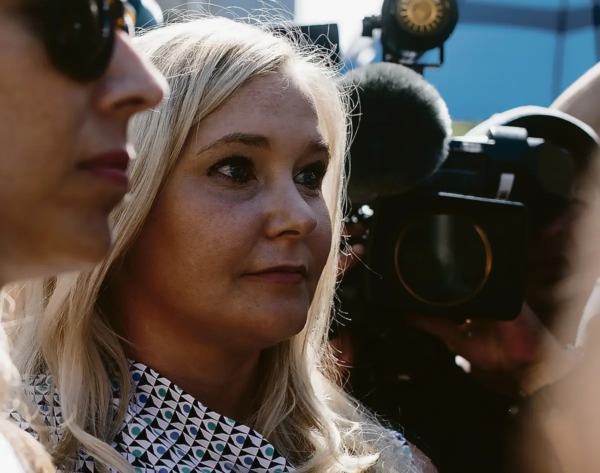 Virginia Giuffre morreu em abril, mas deixou escritas as suas memórias com o príncipe André no "olho do furacão"