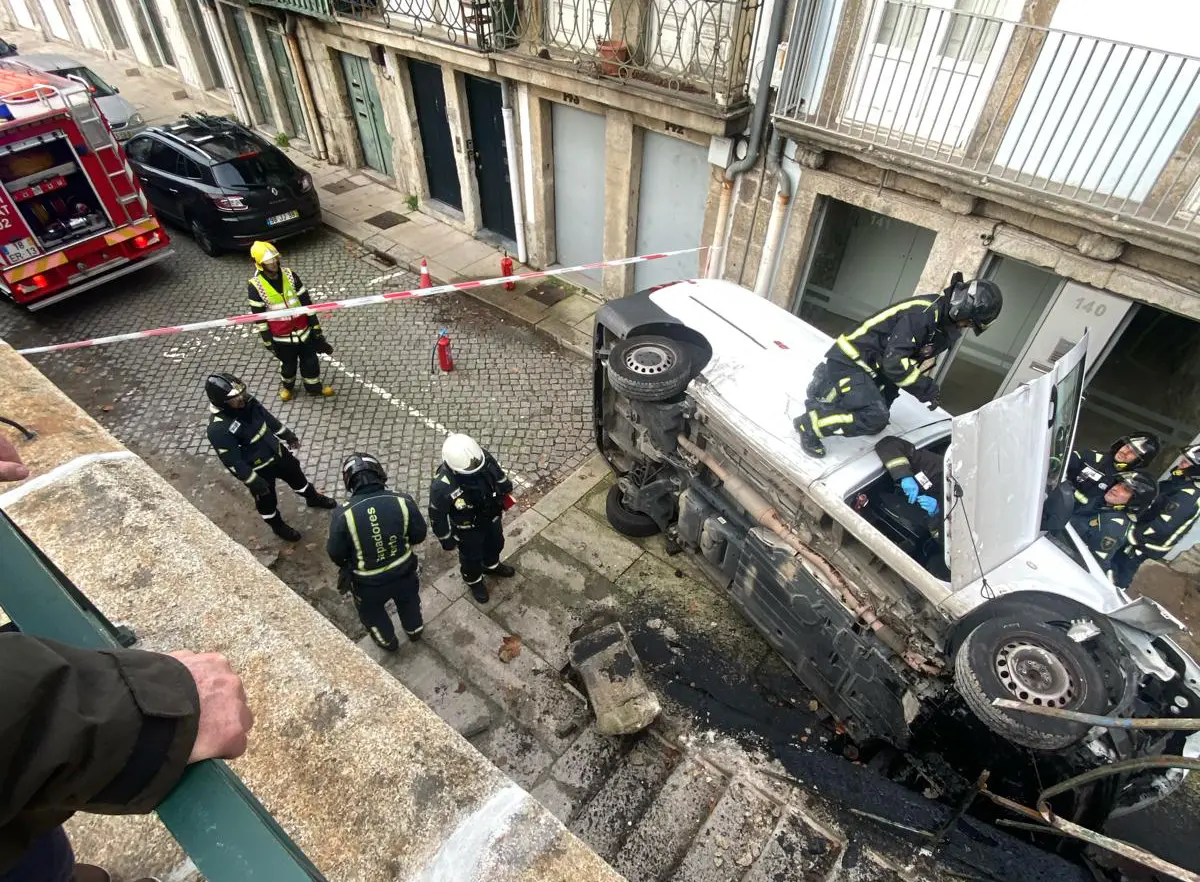 Acidente deu-se na Rua de Miragaia