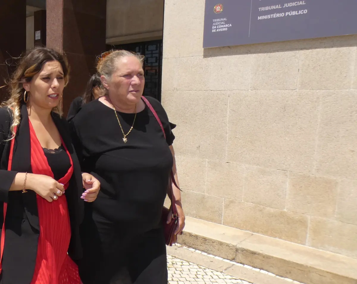 Sara Silva, irmã gémea, e Filomena Silva, tia da grávida da Murtosa