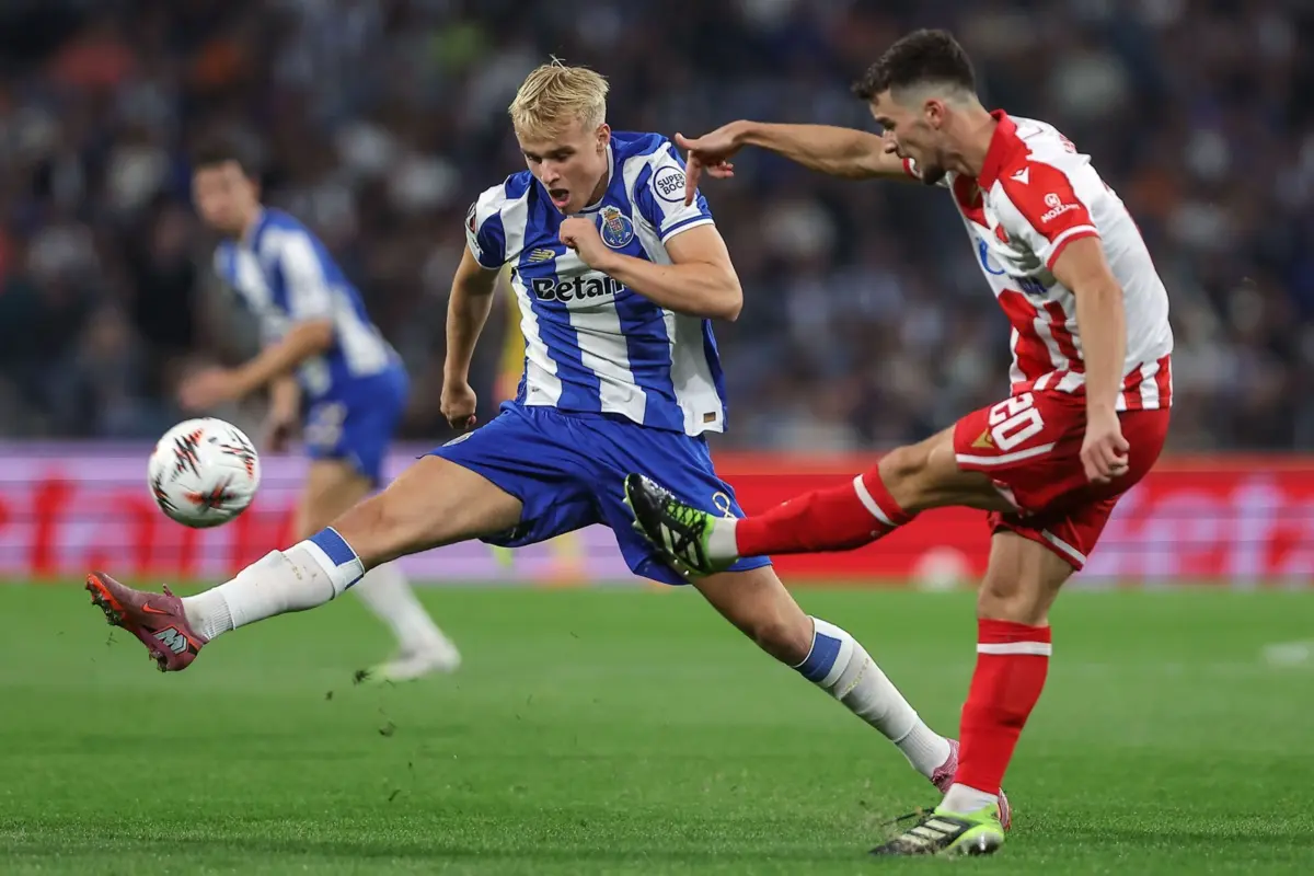 Froholdt em ação na vitória contra o Estrela Vermelha