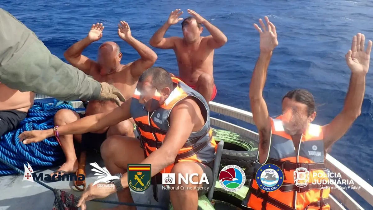 PJ deteve cinco homens que estavam no interior da embarcação