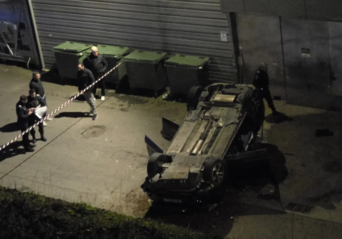 Depois do despiste, o carro foi parar ao parque de estacionamento de um supermercado