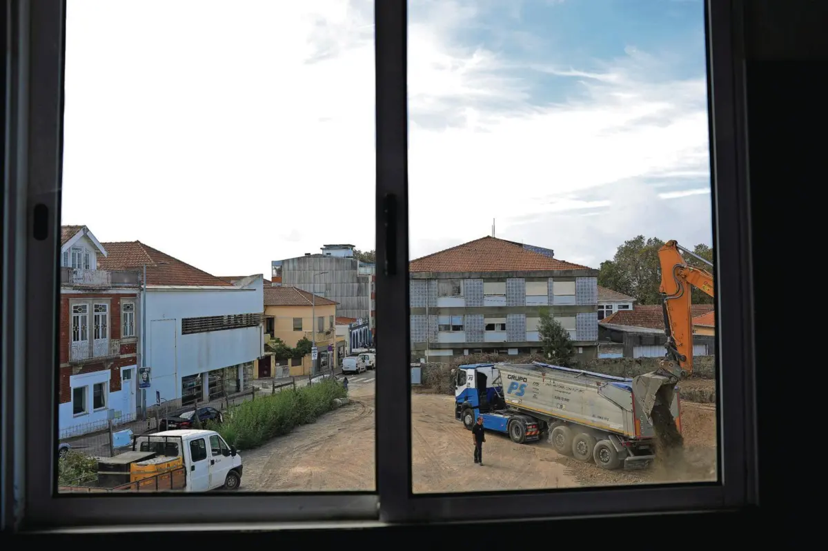 Construção polémica na Rua do Professor Amadeu Silva, em Valadares