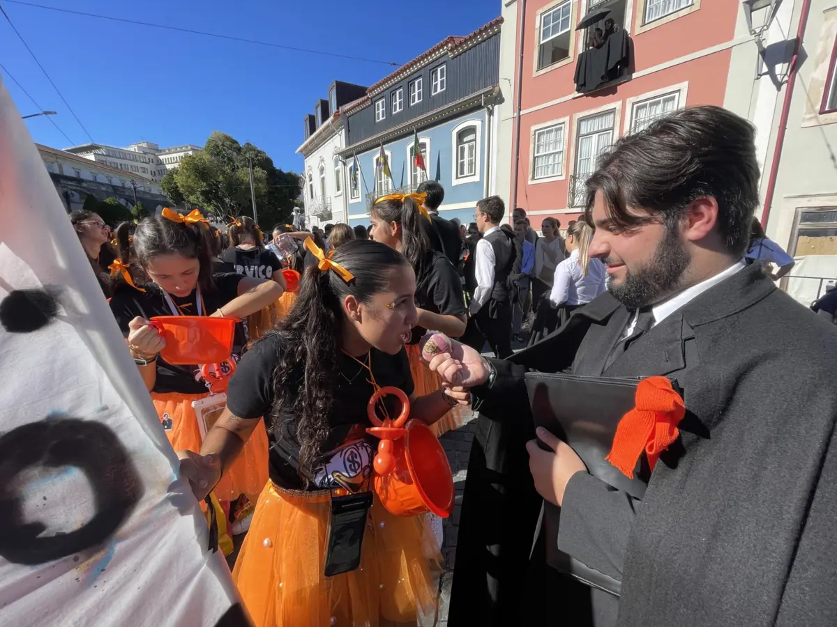 Imagem de contexto do artigo Estudantes de Coimbra na rua em festa mas preocupados com propinas