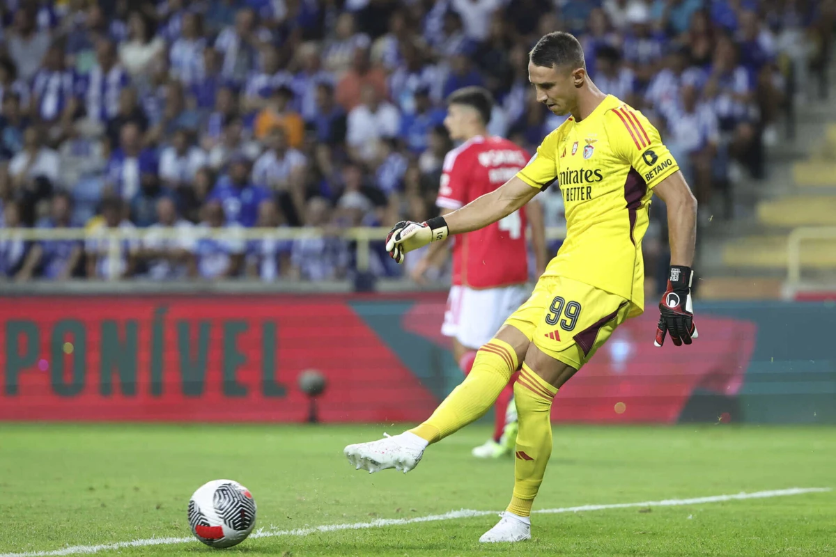Vlachodimos estará de saída do Benfica