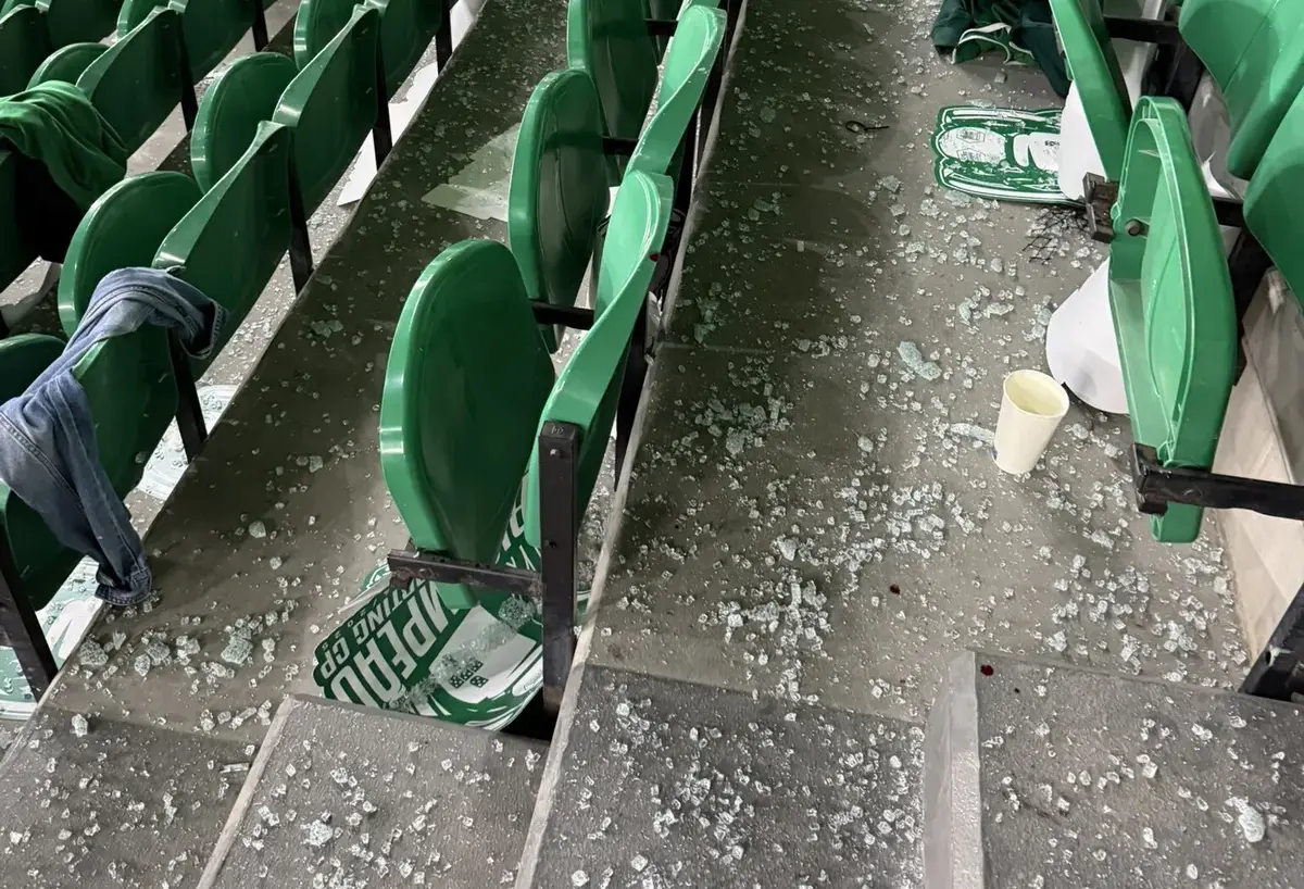 Queda de vidro feriu 17 pessoas durante jogo de futebol