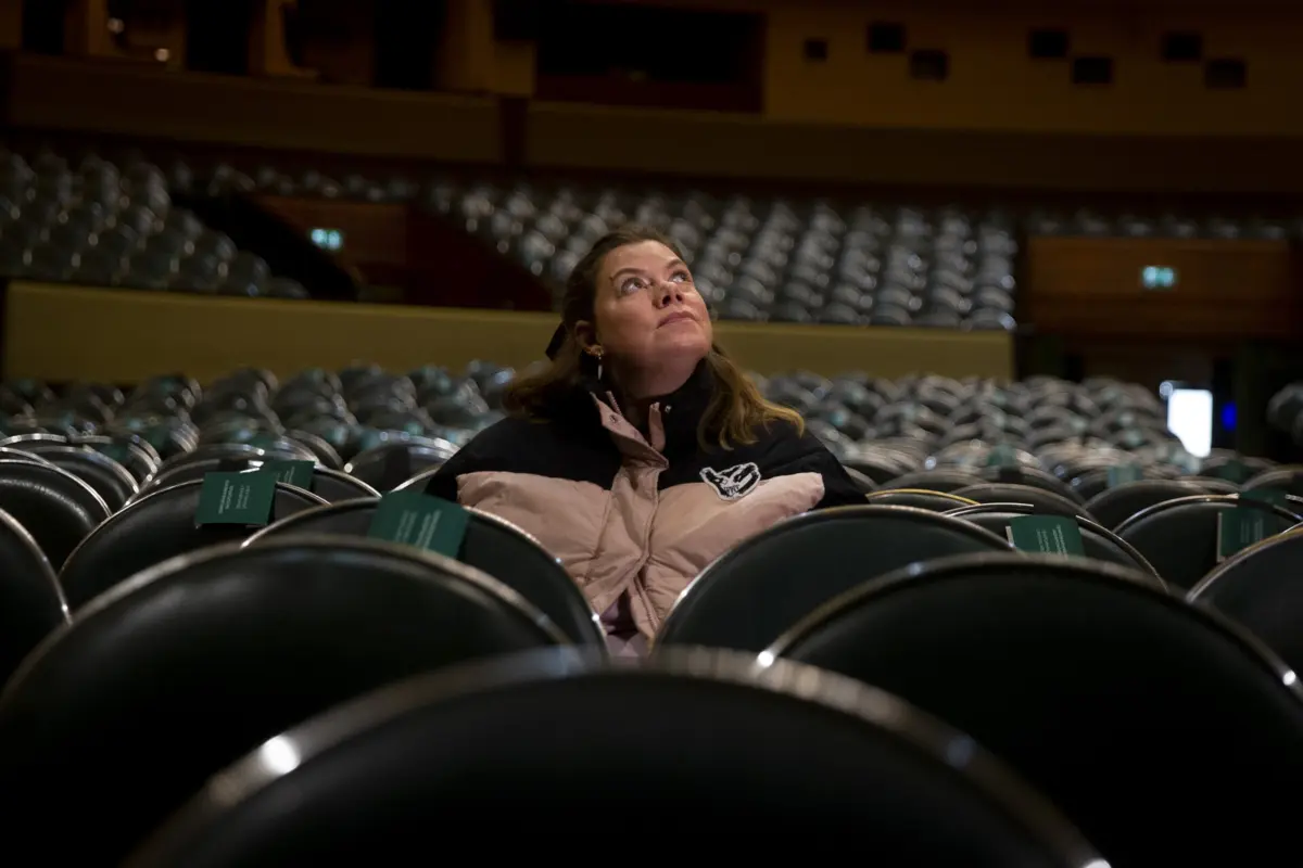 Capicua revelando “profunda admiração” pela coragem dos cantores de Abril, com a luta comum num contexto perigoso.