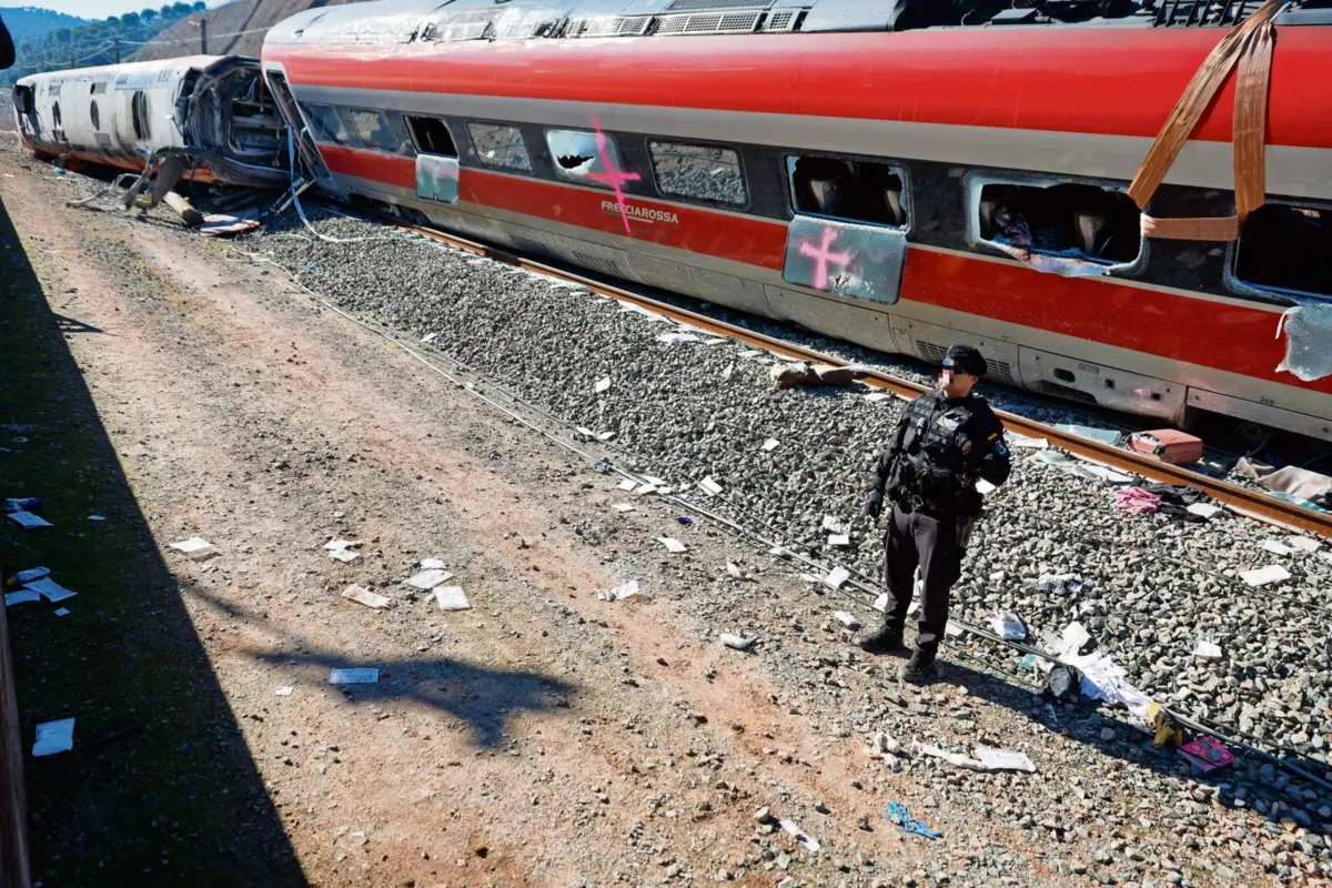 Pelo menos 41 pessoas morreram no acidente, ocorrido no domingo à noite