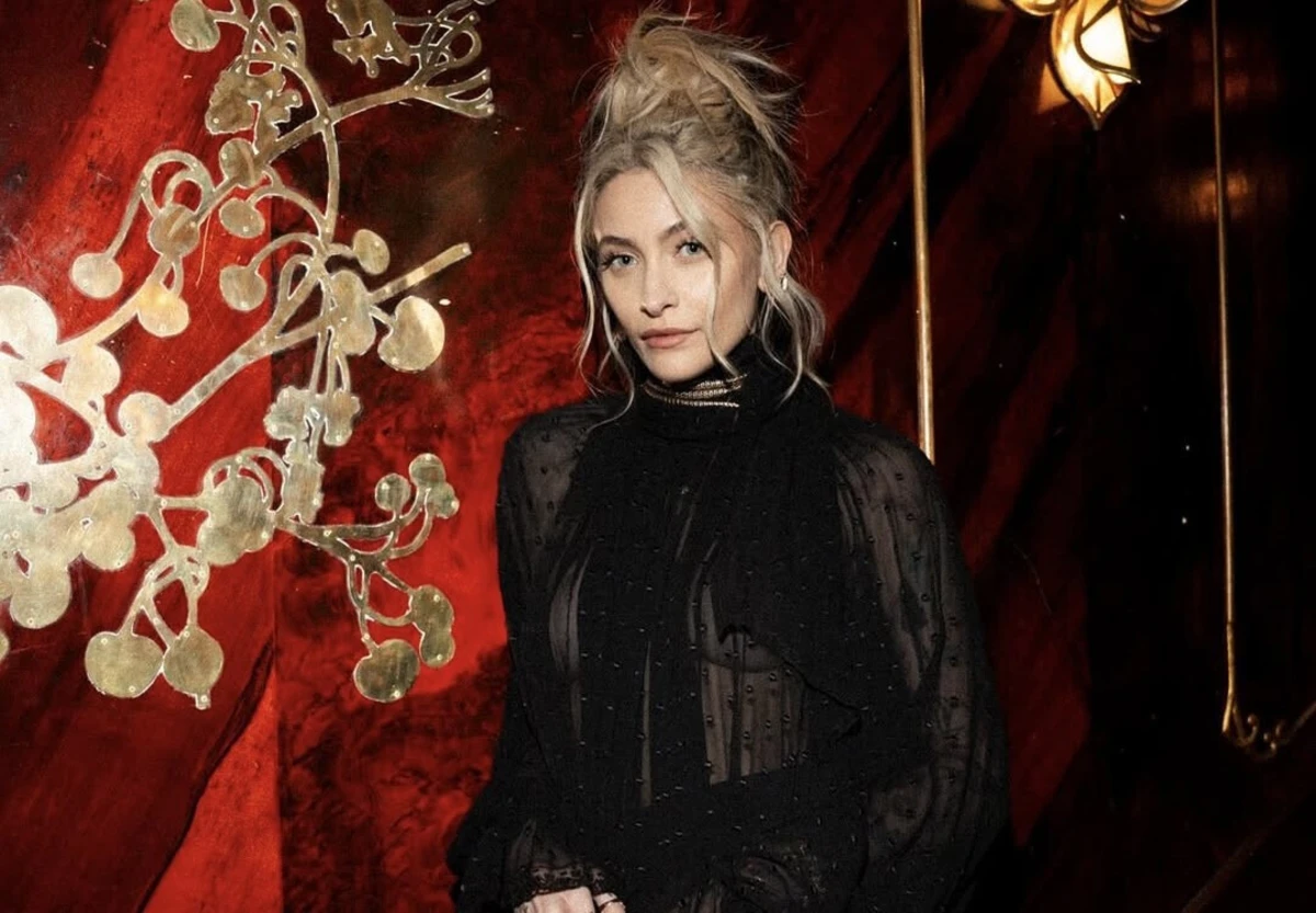 Filha do falecido cantor Michael Jackson deu que falar na Semana de Moda de Paris