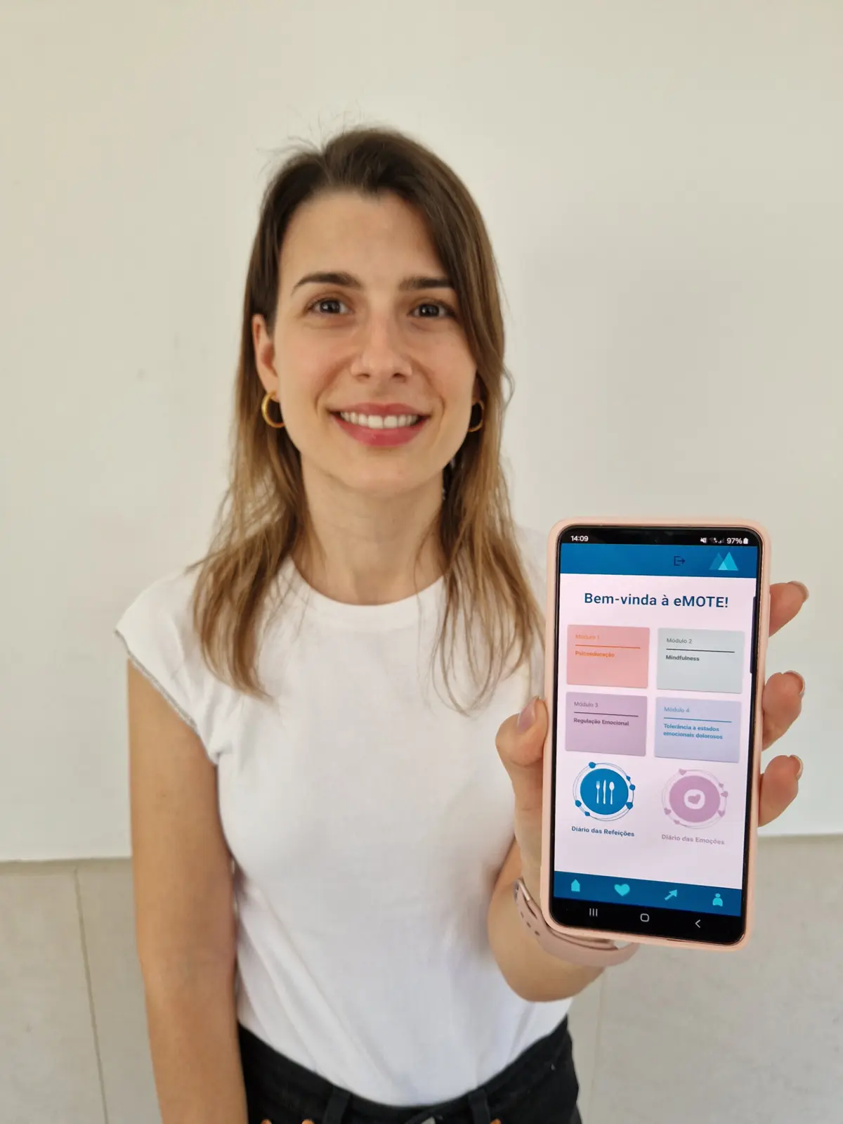 Investigadora Telma Cruz mostra a aplicação eMOTE