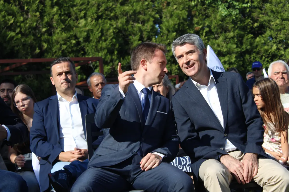 José Luís Carneiro ao lado de Nelson Oliveira, candidato do PS à Câmara Municipal de Lousada