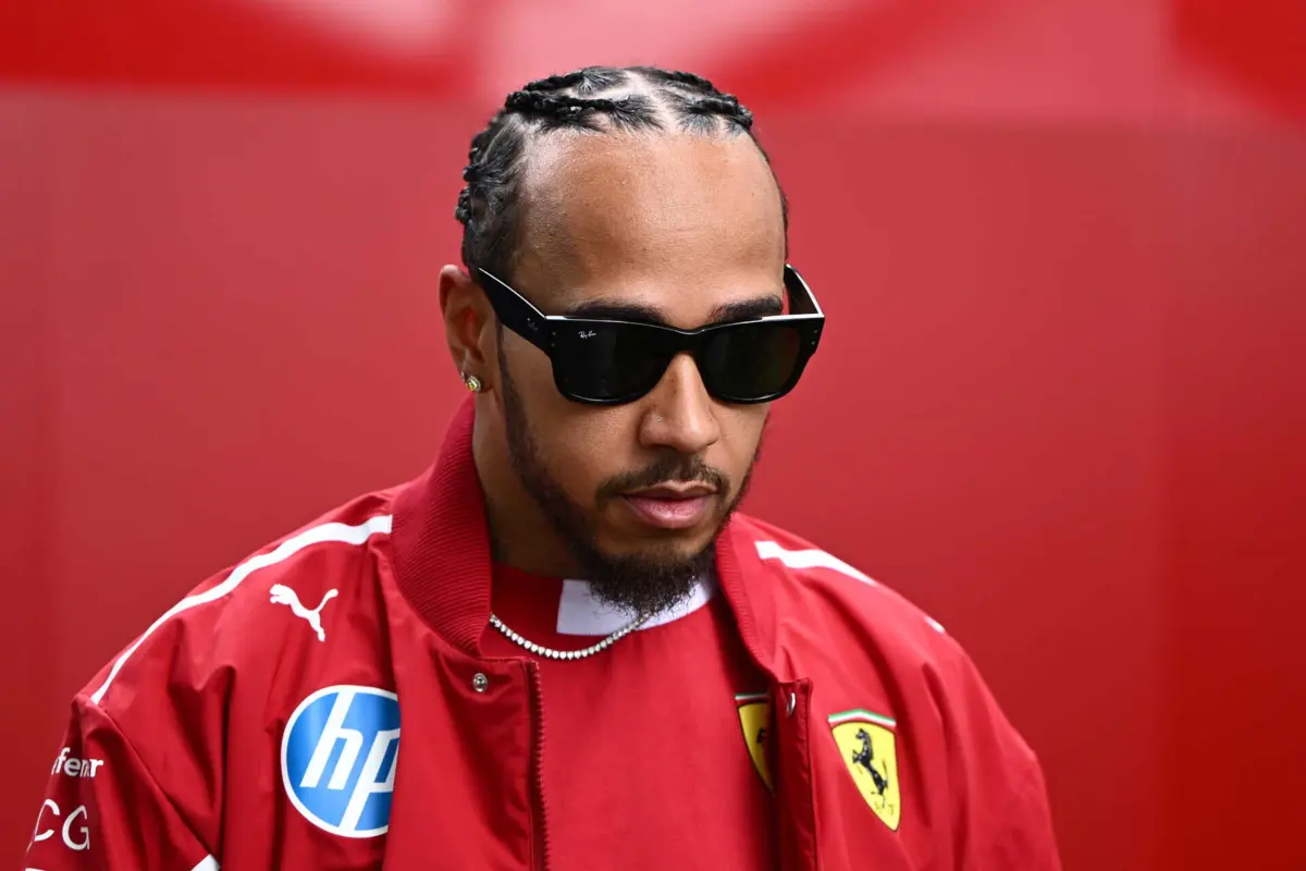 Lewis Hamilton procura um inédito oitavo título