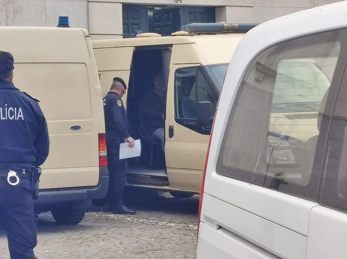 Dezasseis arguidos de megaprocesso ficam a aguardar julgamento em prisão preventiva