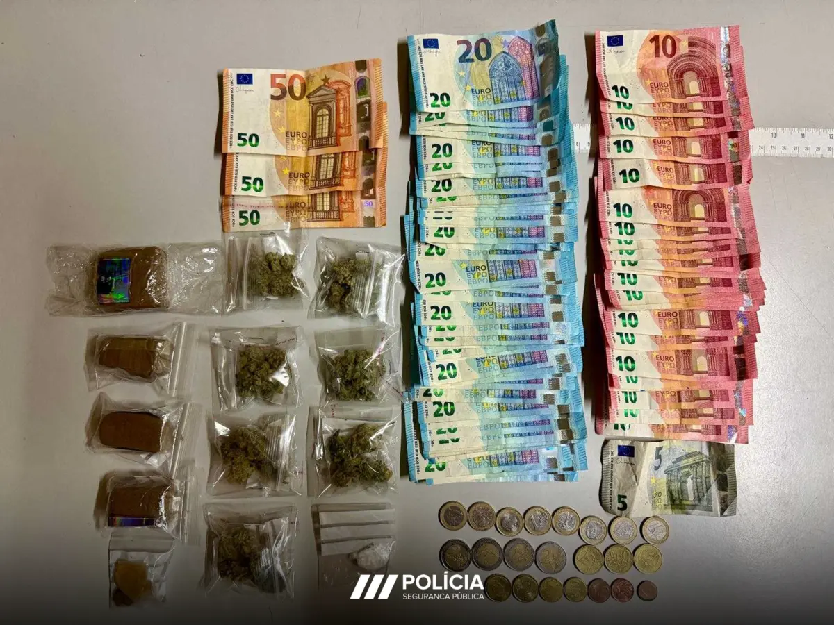 Drogas e dinheiro escondido na mochila de transporte de refeições