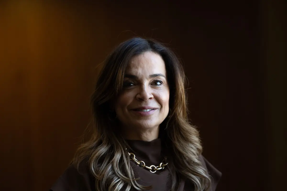 Luísa Salgueiro defendeu que se vive “um tempo em que deixou de ser atrativo ser funcionário” da administração local