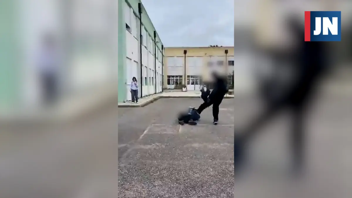 Imagem de contexto do artigo Jovem suspenso por agredir colega com autismo no recreio da escola na Moita