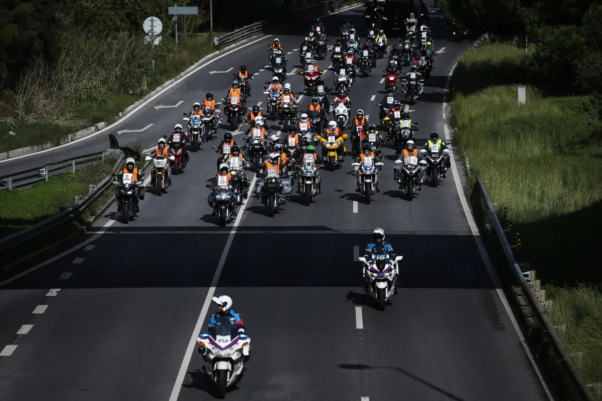 Imagem de contexto do artigo Motociclistas em protesto pedem a Marcelo que mande aumento do IUC para o Constitucional