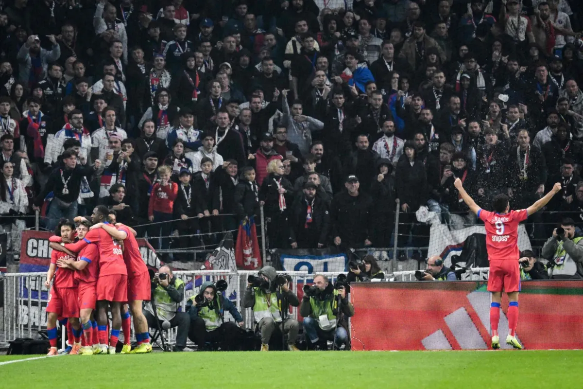 Parisienses vencem no final