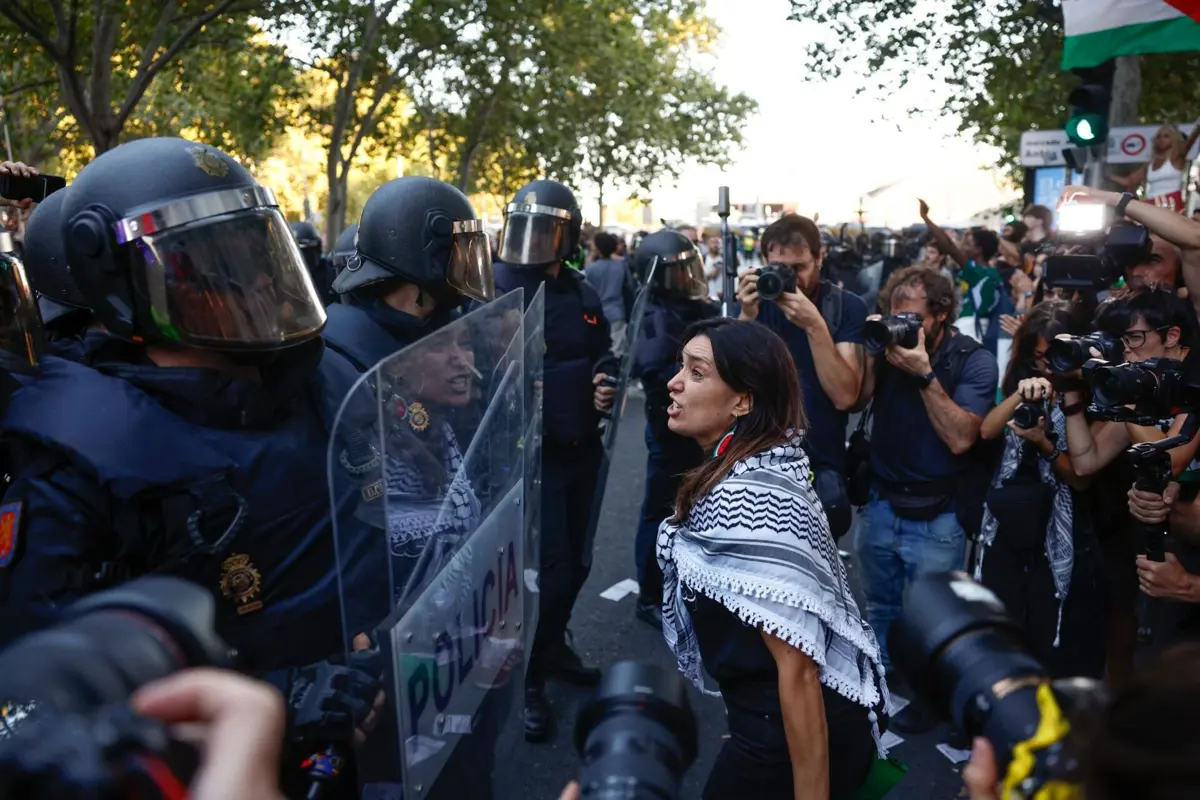 Imagem de contexto do artigo Manifestantes apresentam denúncia judicial contra cargas policiais na Vuelta