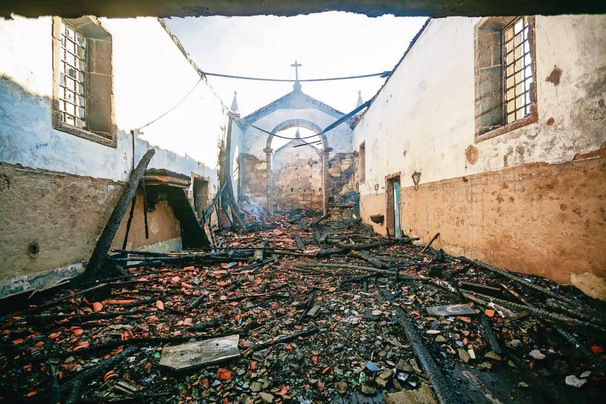 Igreja de Lavradas foi destruída por incêndio em 2017