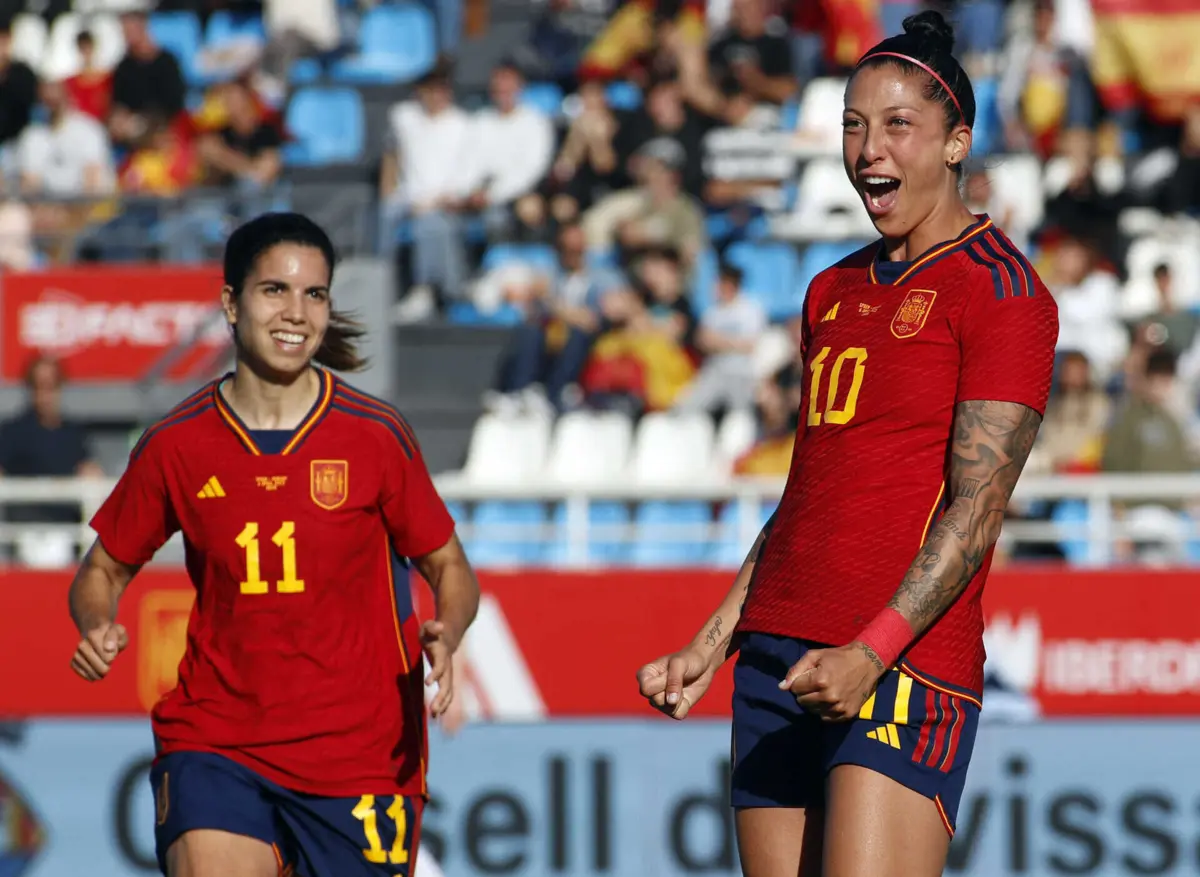 Jenni Hermoso é a melhor marcadora da história da seleção espanhola, com 51 golos em 105 internacionalizações.