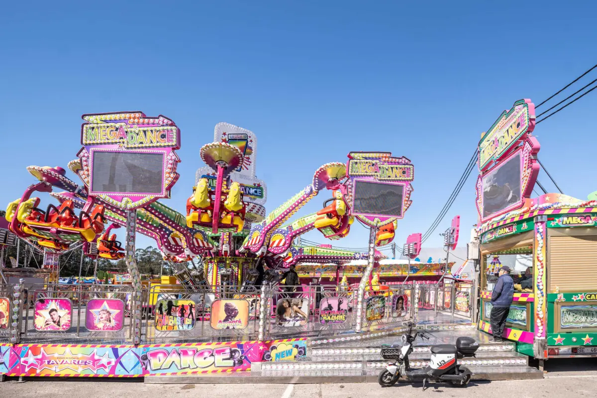 Carrosséis são uma das atrações da Feira de Março